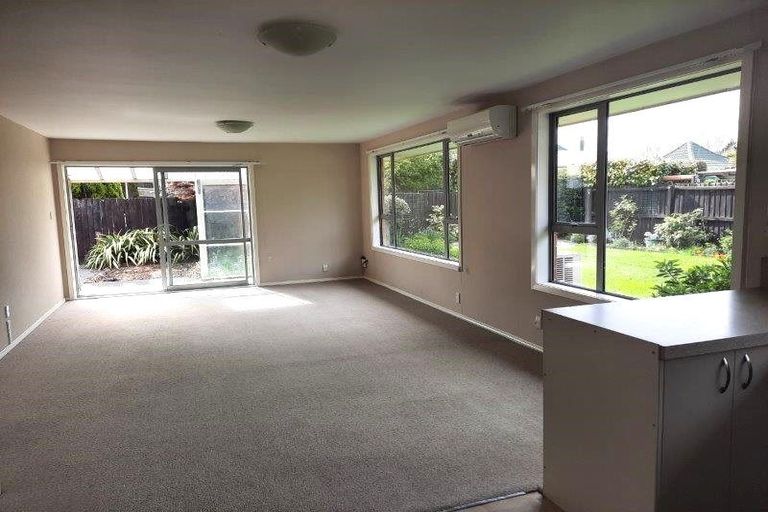 Photo of property in 2/38 Delaware Crescent, Russley, Christchurch, 8042