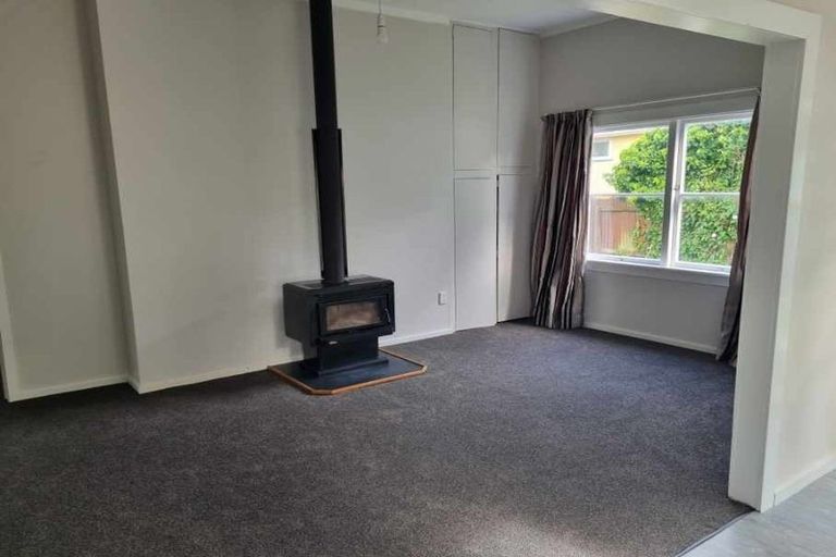 Photo of property in 15 Atkinson Street, Woodville, 4920