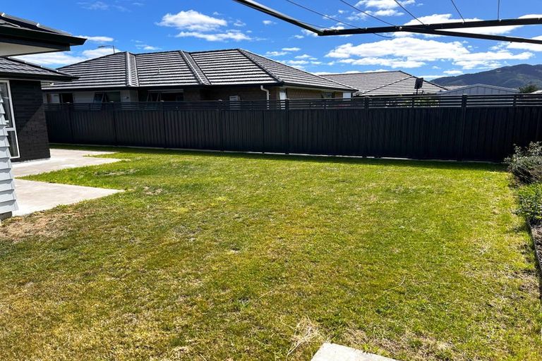 Photo of property in 107 Mawai Hakona Drive, Wallaceville, Upper Hutt, 5018