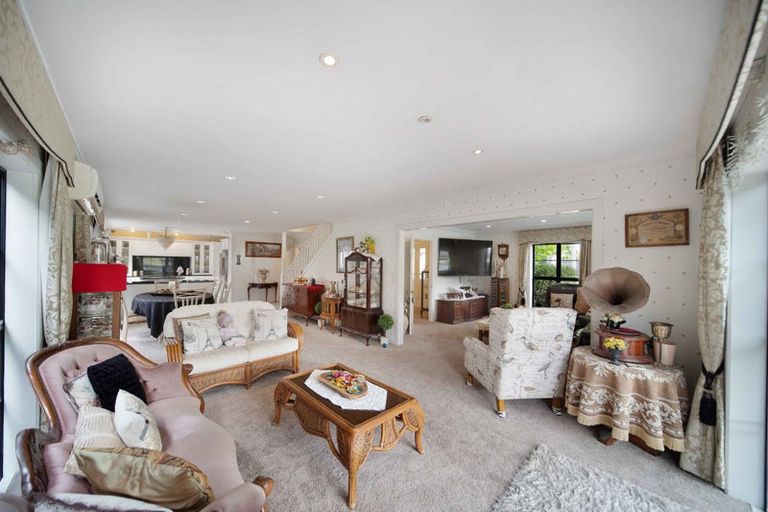 Photo of property in 16 Len Garlick Place, Pahurehure, Papakura, 2113