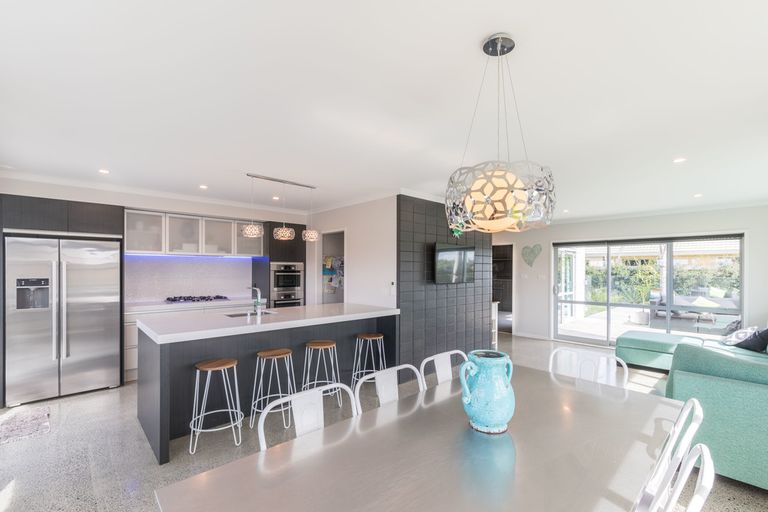 Photo of property in 63 Tapu Road, Huapai, Kumeu, 0810