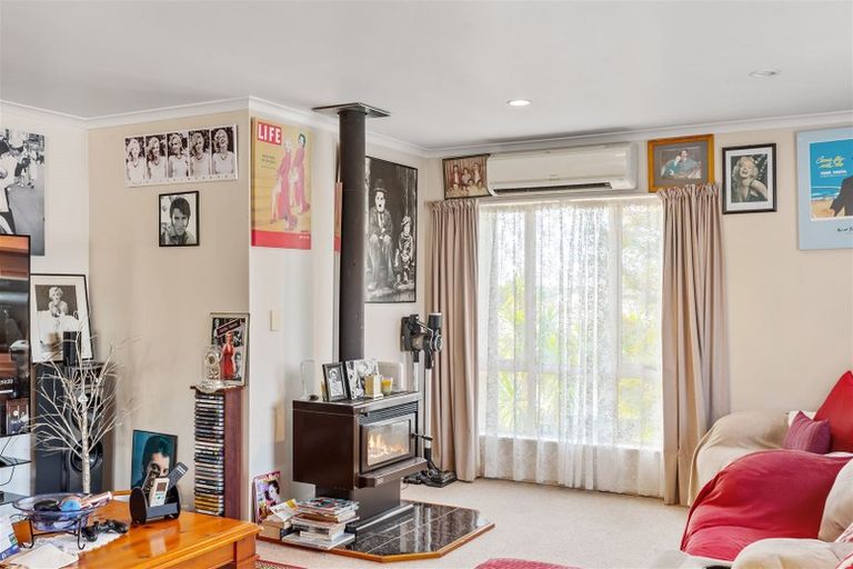 Photo of property in 51 Broadfield Street, Massey, Auckland, 0614