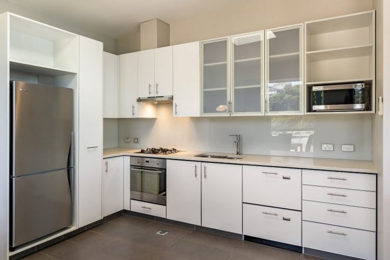 Photo of property in Patent 326 Apartments, 201h/326 Evans Bay Parade, Hataitai, Wellington, 6021