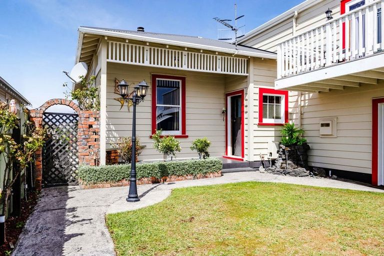 Photo of property in 54 Disraeli Street, Hawera, 4610