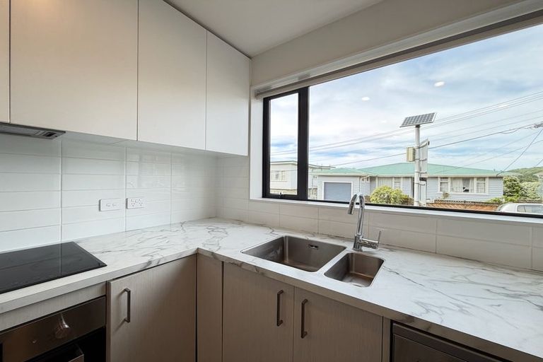 Photo of property in 2/124 Britomart Street, Berhampore, Wellington, 6023