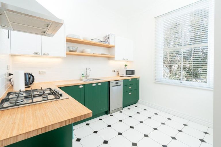 Photo of property in 10 Burnell Avenue, Thorndon, Wellington, 6011