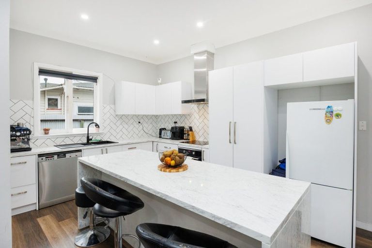 Photo of property in 32 Marne Street, Hokowhitu, Palmerston North, 4410