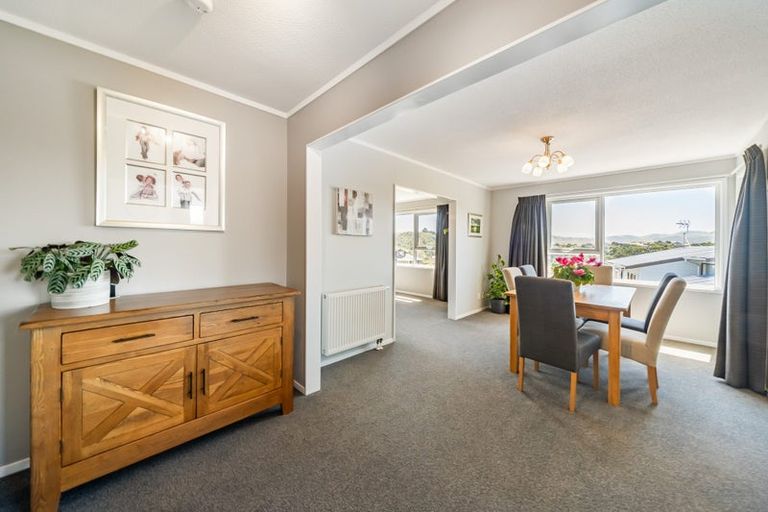 Photo of property in 7 James Cook Drive, Whitby, Porirua, 5024