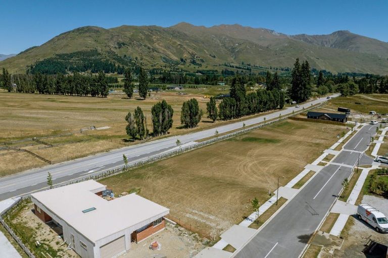 Photo of property in 3 Rubus Street, Wanaka, 9382