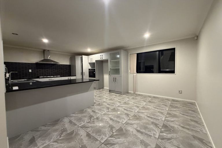 Photo of property in 43 Redoubt Road, Goodwood Heights, Auckland, 2105