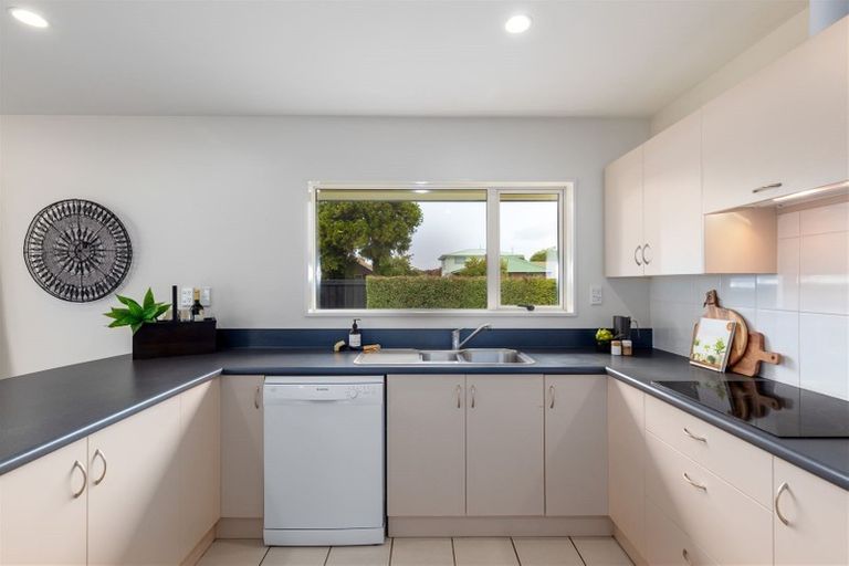 Photo of property in 2b Beatrice Place, Avonhead, Christchurch, 8042