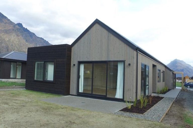 Photo of property in 14 Ward Street, Jacks Point, Queenstown, 9371