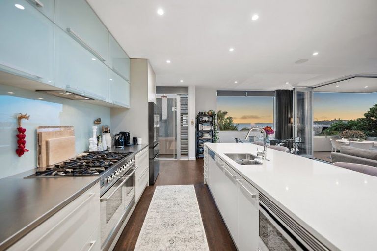 Photo of property in 2/2a Earnoch Avenue, Takapuna, Auckland, 0622