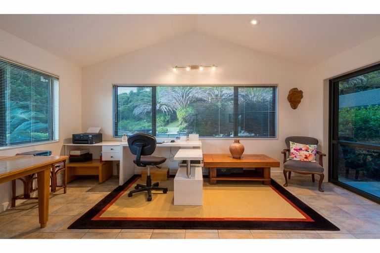 Photo of property in 2 Doves Bay Road, Kerikeri, 0294