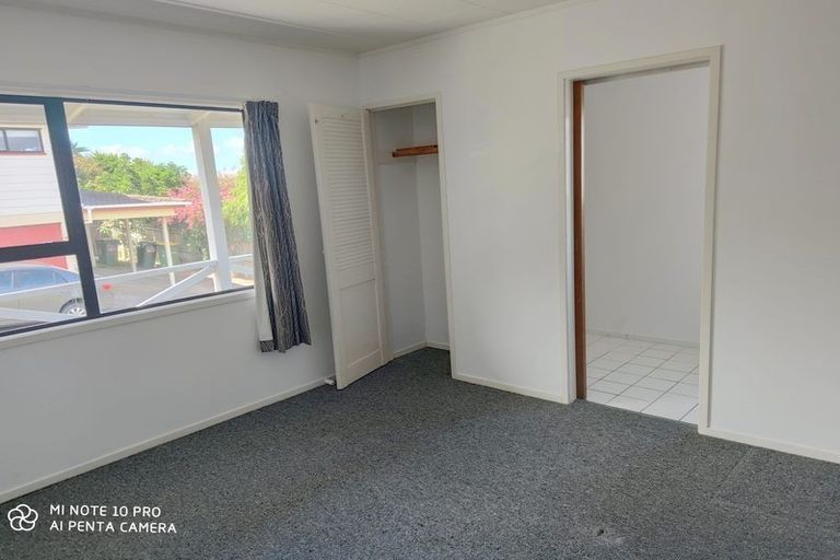 Photo of property in 23 Leiden Place, Totara Vale, Auckland, 0629