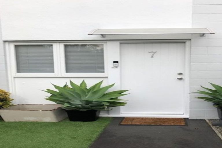 Photo of property in 7/72 Kitchener Road, Milford, Auckland, 0620