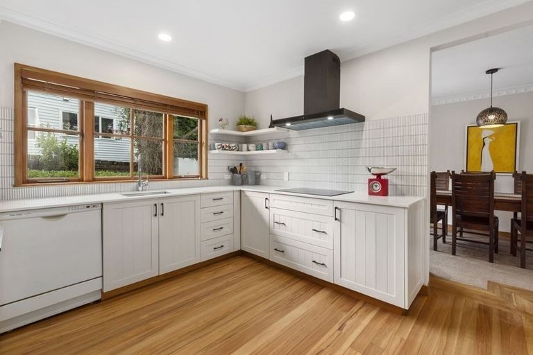 Photo of property in 105 Browns Bay Road, Browns Bay, Auckland, 0630