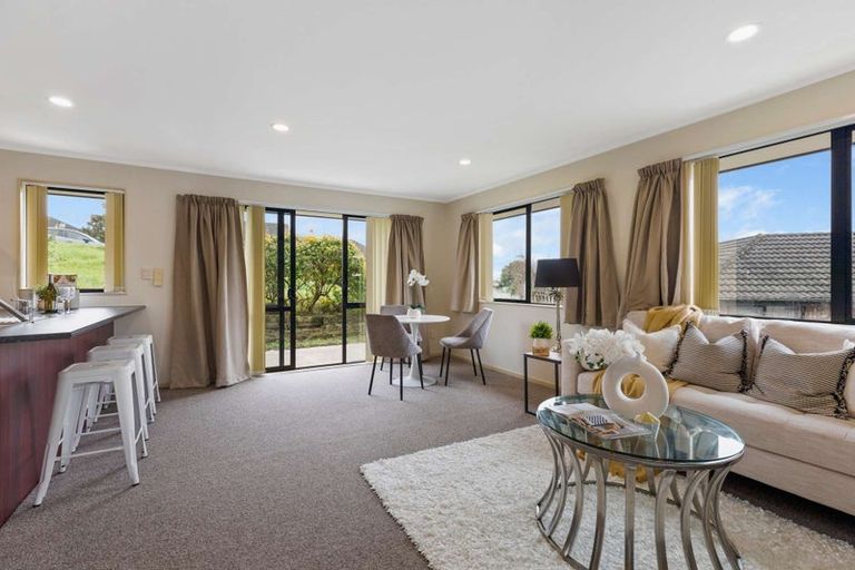 Photo of property in 40 Regents Park Place, Westgate, Auckland, 0614