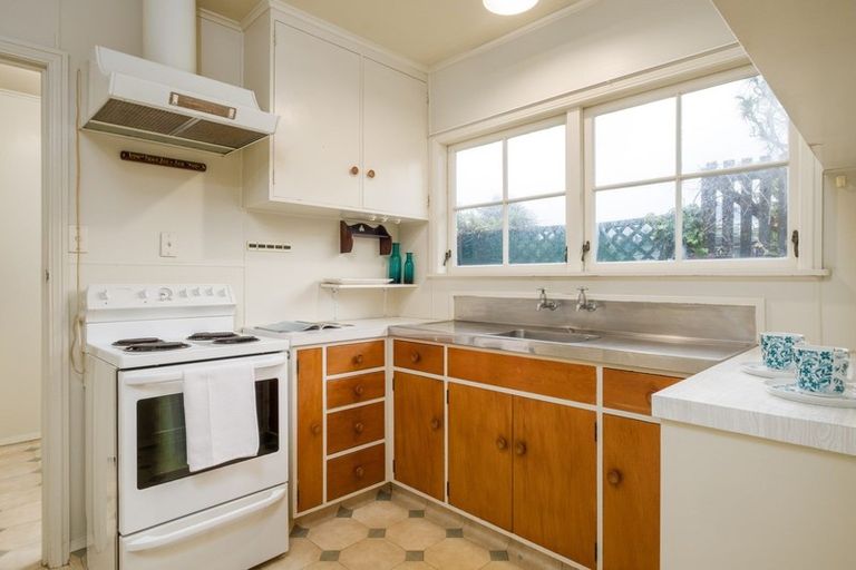 Photo of property in 12a Heta Road, Inner Kaiti, Gisborne, 4010