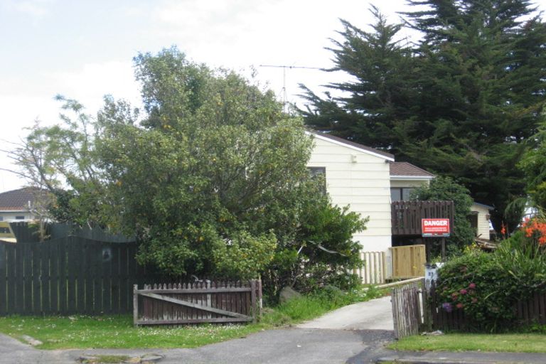 Photo of property in 21 Cottrell Place, Clendon Park, Auckland, 2103