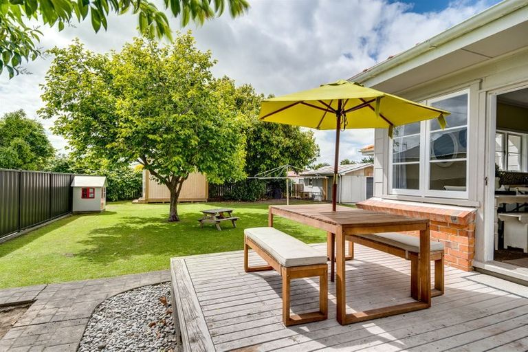 Photo of property in 100 Guppy Road, Taradale, Napier, 4112
