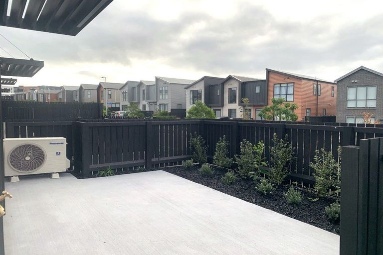 Photo of property in 21 Ringa Matau Road, Hobsonville, Auckland, 0616