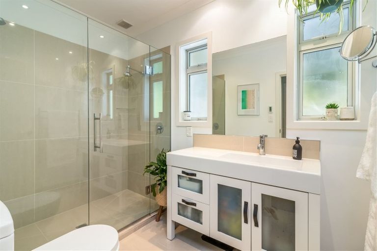 Photo of property in 36 Bryndwr Road, Fendalton, Christchurch, 8052