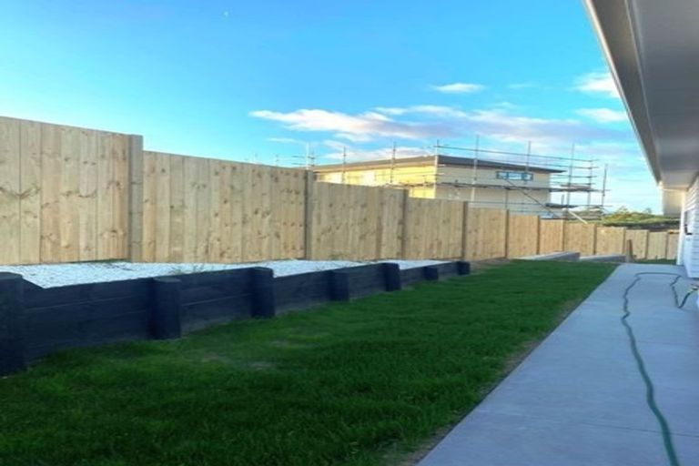 Photo of property in 3 Charles Henry Way, Papakura, 2110