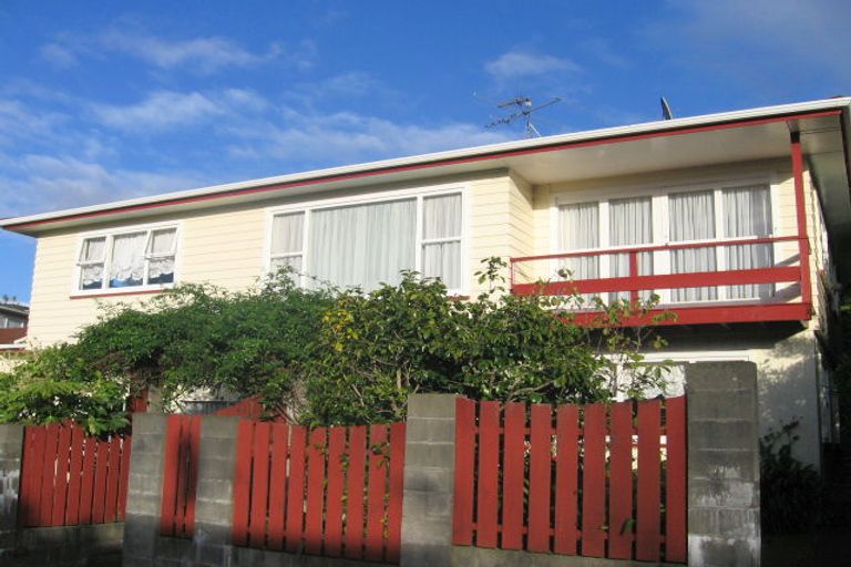 Photo of property in 1 Turriff Crescent, Tawa, Wellington, 5028