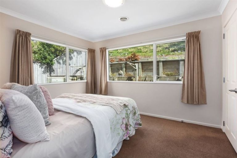 Photo of property in 4 Tongariro Drive, Aotea, Porirua, 5024