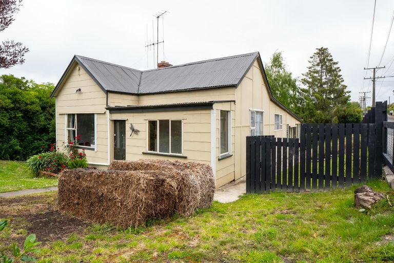 Photo of property in 70 Avenue Road, West End, Timaru, 7910