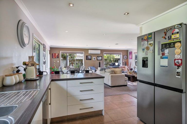 Photo of property in 15a Heta Road, Highlands Park, New Plymouth, 4312