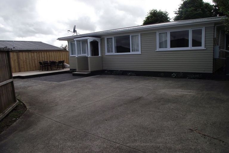 Photo of property in 28 Kamara Road, Glen Eden, Auckland, 0602