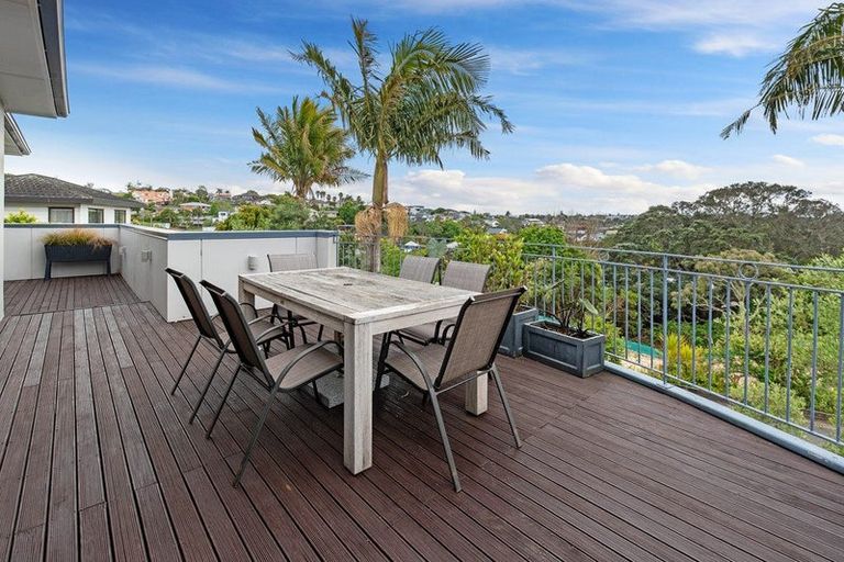 Photo of property in 1/884 Beach Road, Waiake, Auckland, 0630