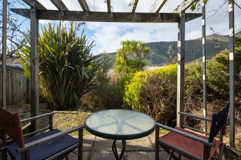 Photo of property in 2 Whitby Close, Waikawa, Picton, 7220