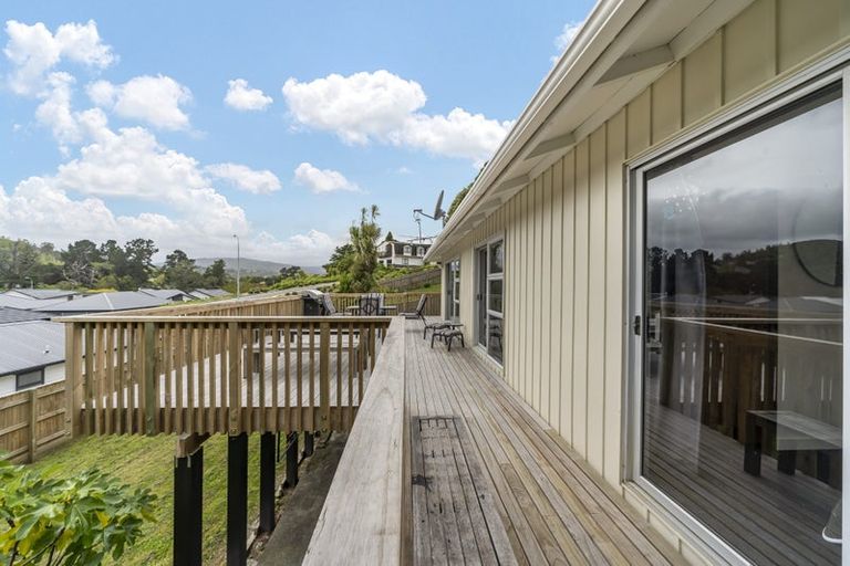 Photo of property in 39 Aniseed Grove, Timberlea, Upper Hutt, 5018