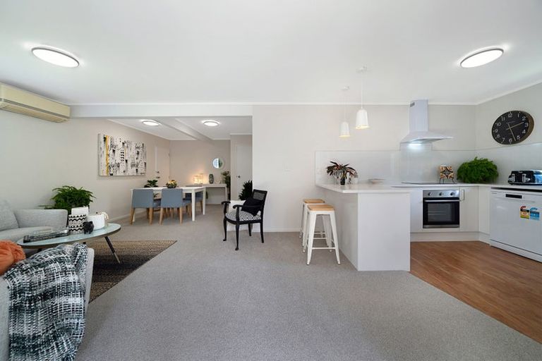 Photo of property in 9 Central Park Drive, Te Atatu South, Auckland, 0610