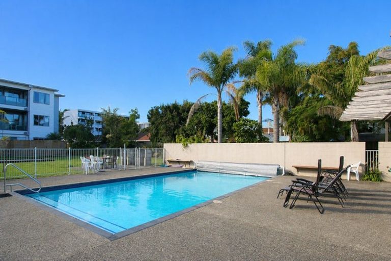 Photo of property in Bay Palms Apartments, 2a/30 Bute Road, Browns Bay, Auckland, 0630