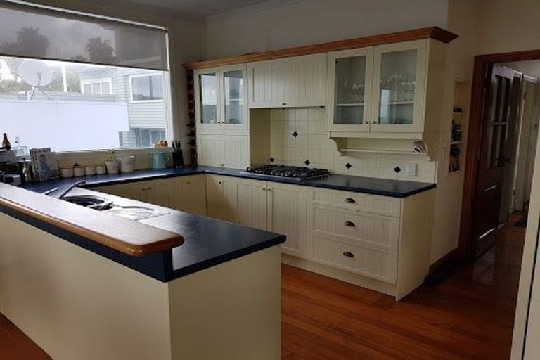 Photo of property in 48 The Esplanade, Eastern Beach, Auckland, 2012