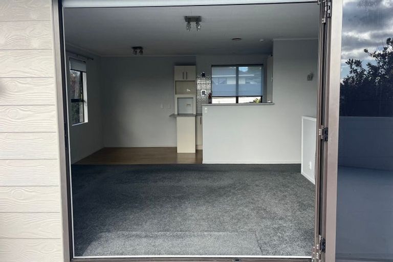 Photo of property in 41 Lavelle Road, Henderson, Auckland, 0612