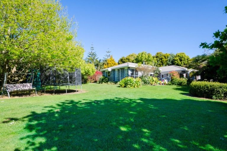 Photo of property in 450 Waitakere Road, Taupaki, Henderson, 0782