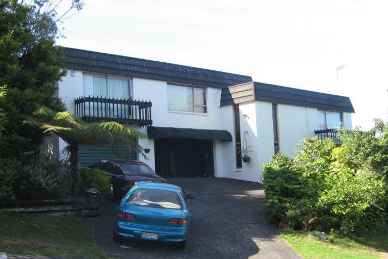 Photo of property in 12 Woodcote Drive, Glenfield, Auckland, 0629
