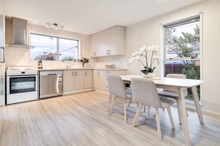 Photo of property in 1/125 Prestons Road, Redwood, Christchurch, 8051