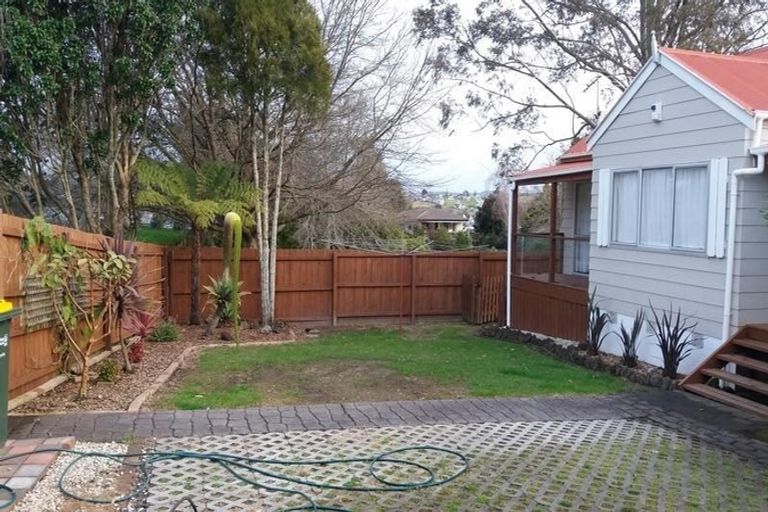 Photo of property in 13 Truscott Place, West Harbour, Auckland, 0618
