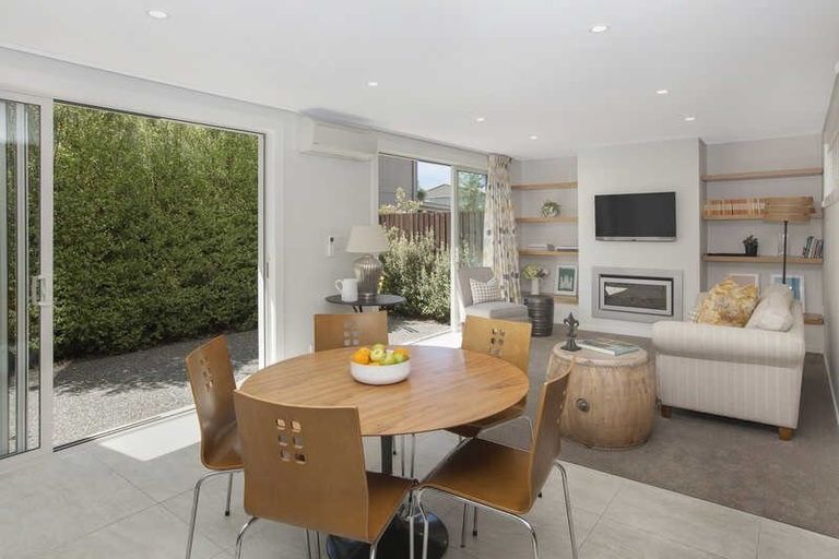 Photo of property in 2/10 Stoneyhurst Street, St Albans, Christchurch, 8014