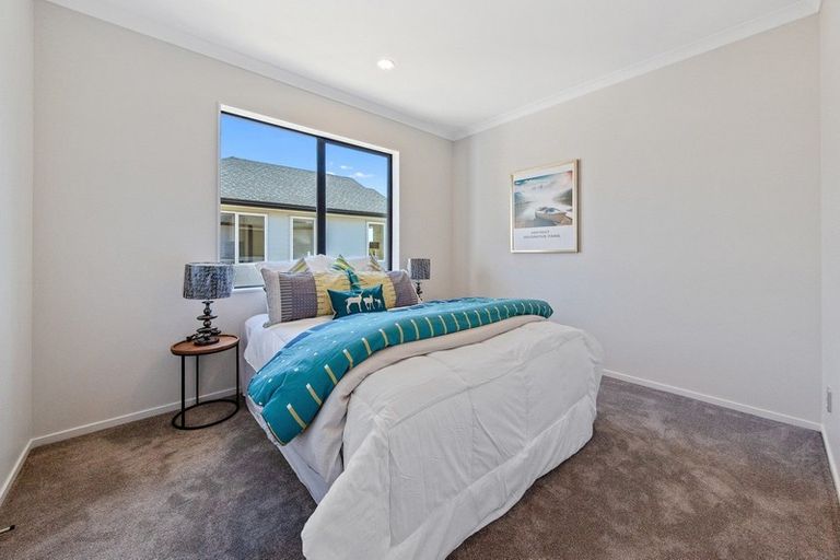 Photo of property in 28 Celestial Crescent, Orewa, 0931