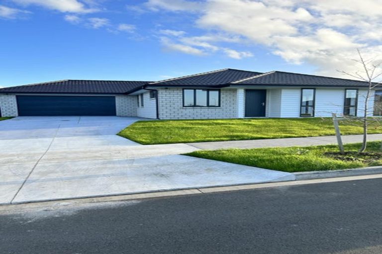 Photo of property in 4 Trevor Mcmiken Drive, Patumahoe, 2679