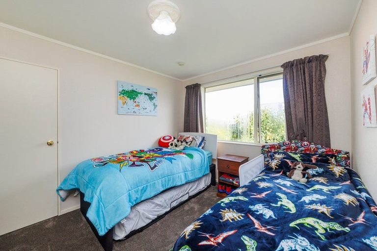 Photo of property in 24 Logan Way, Kelvin Grove, Palmerston North, 4414