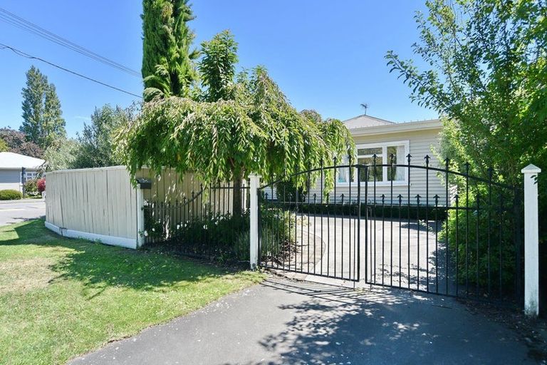 Photo of property in 1/2 Barrington Street, Somerfield, Christchurch, 8024