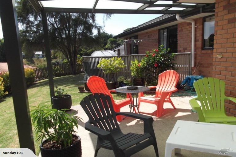 Photo of property in 32 Bateleur Close, Welcome Bay, Tauranga, 3112